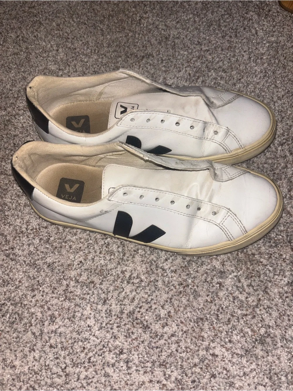 VEJA White Leather Men’s Low-Top Sneakers with Black V Logo